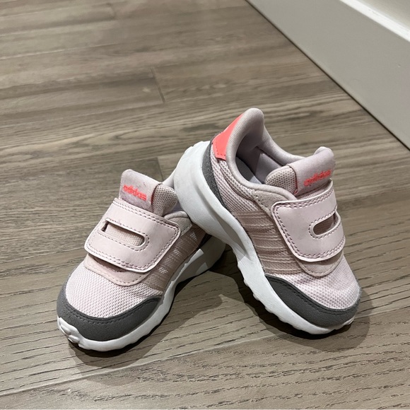 Kids Adidas - Picture 1 of 4